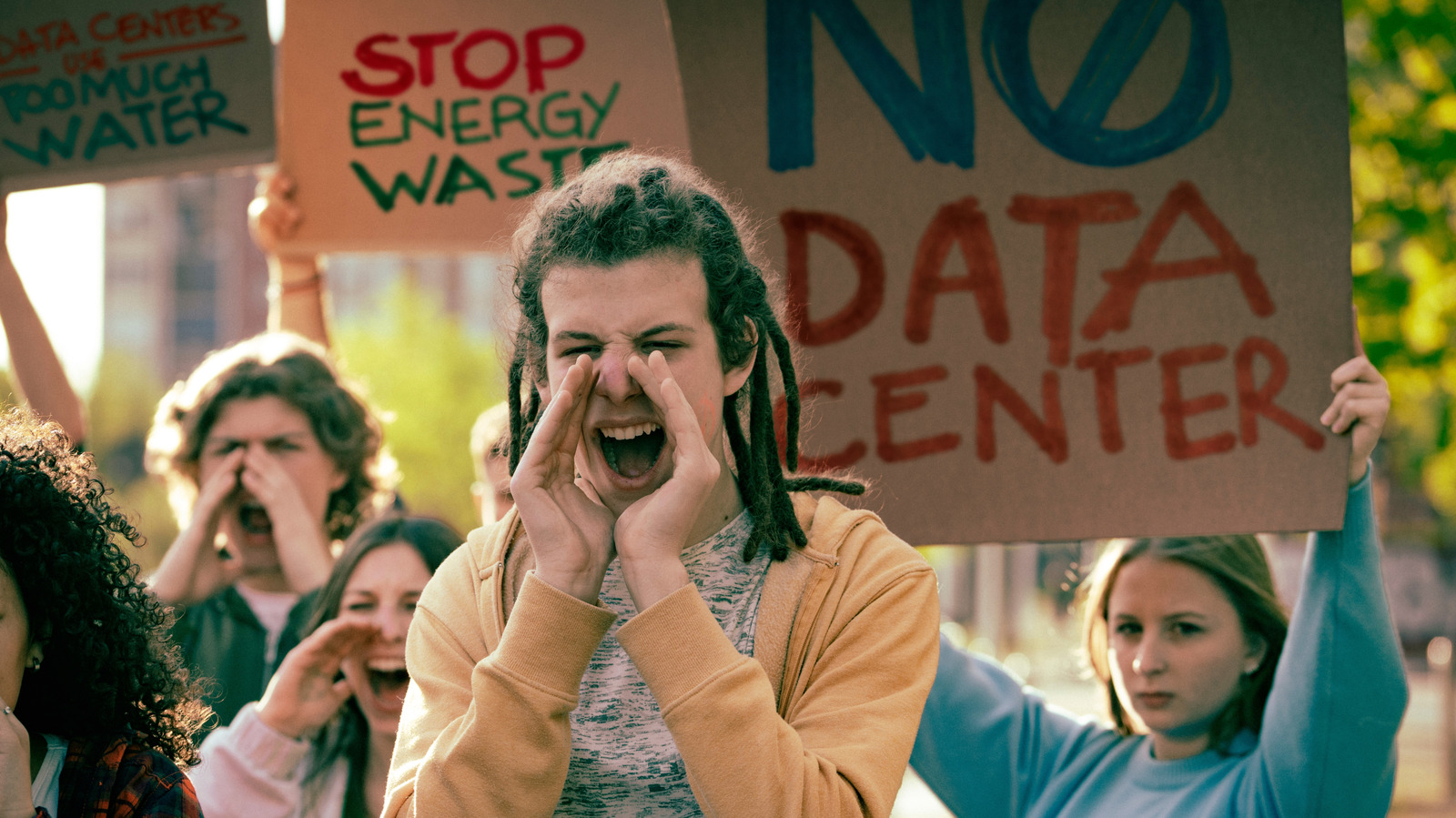 Elon Musk의 데이터 센터는 계속 커지고 주민들은 지쳐 있습니다.