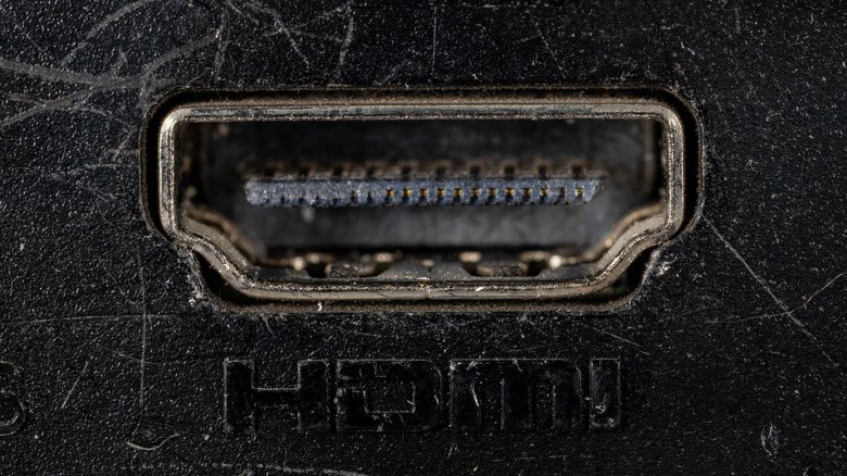 전자 장치의 HDMI 포트.