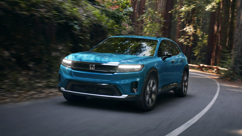 숲속을 달리는 혼다 프롤로그