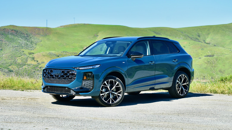 2026 아우디 Q3 프론트 쿼터뷰.