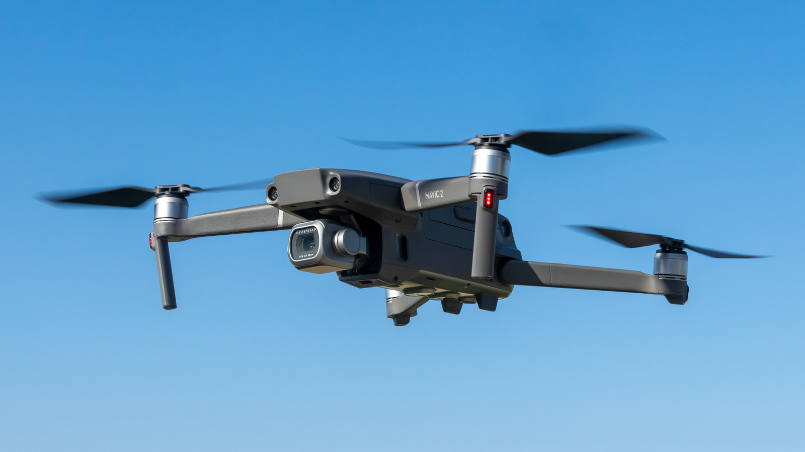 주립 농장 드론, 깜짝 지붕 점검 후 2만 달러 청구서로 집주인 떠나