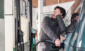 캘리포니아의 가스는 미국의 나머지 지역과 완전히 다릅니다. 그 이유는 다음과 같습니다.