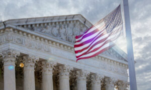 아니요, 첫 번째 수정안은 자동차의 화장판을 덮지 않습니다.