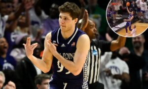 High Point의 March Madness 영웅 Chase Johnston이 시즌 첫 2점슛을 성공시켰습니다.