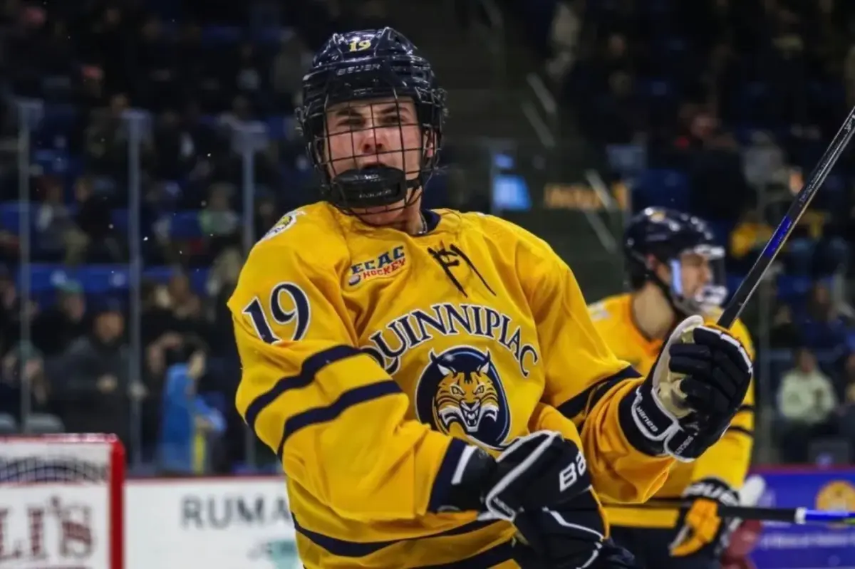 Long Island의 Ethan Wyttenbach, 대학 하키 Hobey Baker Award 최종 후보