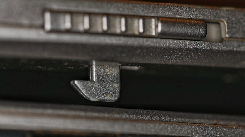 노트북 덮개용 캐치입니다.