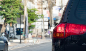 이미 회전 차선에 진입한 경우 신호를 보내야 합니까? CA 법에 명시된 내용