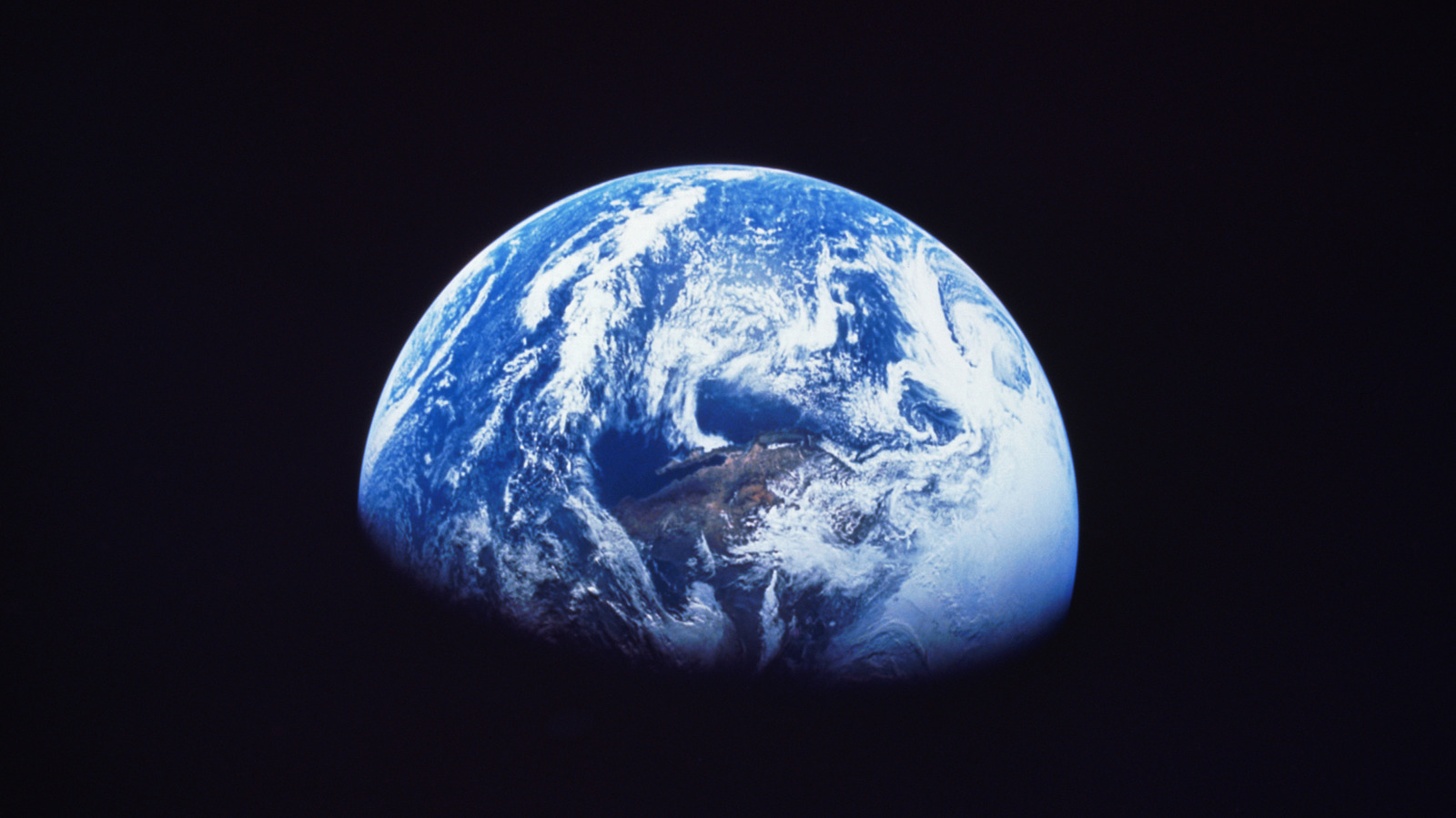 바다 전체가 발 아래 400마일 아래의 암석에 갇힐 수 있습니다.