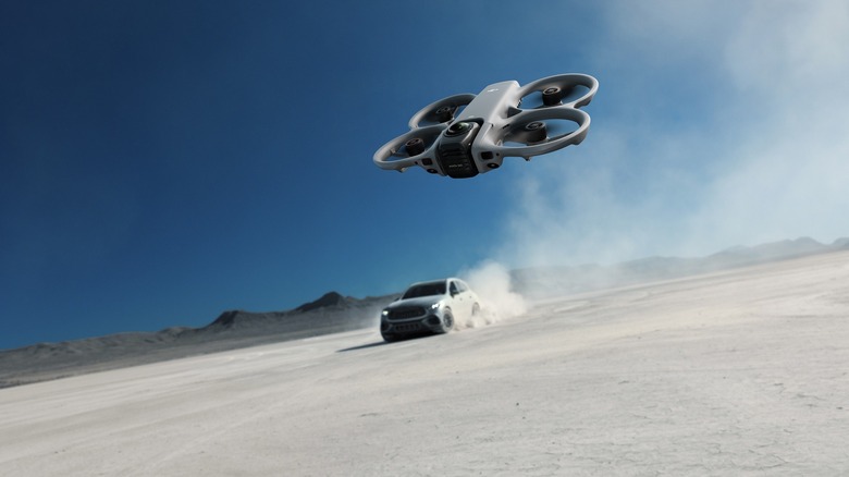 표류하는 자동차를 DJI 드론으로 포착