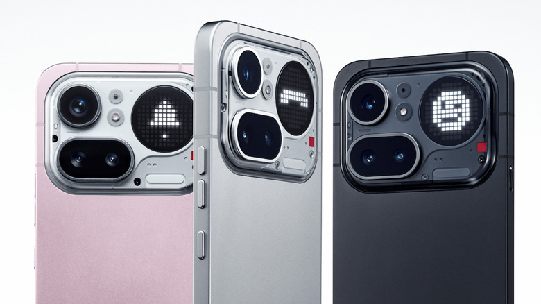 흰색 배경에 분홍색, 은색, 검정색의 Three Nothing Phone 4(a) Pro 휴대폰