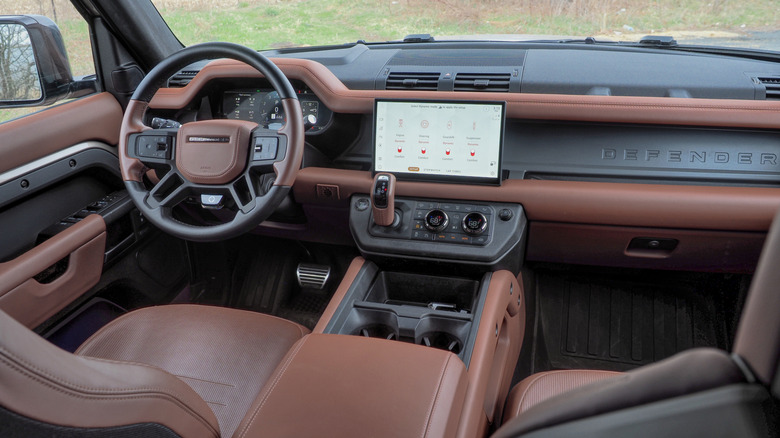 랜드로버 디펜더 옥타 대시보드