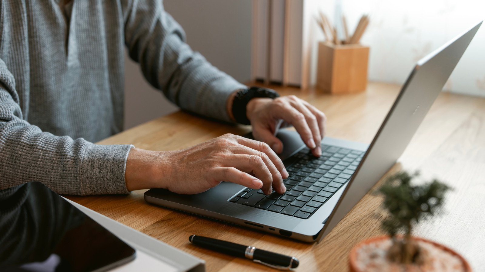 배터리 수명 측면에서 MacBook Air를 능가하는 5가지 노트북