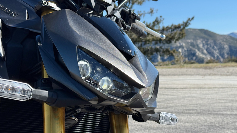 2026 가와사키 Z1100 헤드라이트