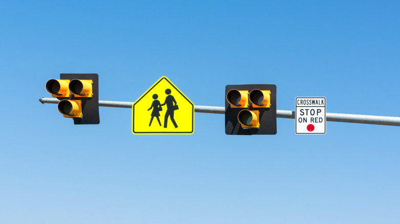 공식적으로 HAWK로 알려진 교통 통제 장치