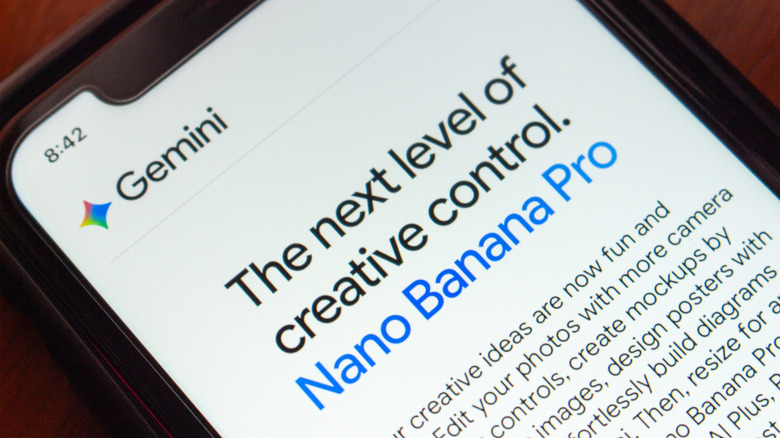 휴대전화 화면에는 Nano Banana Pro를 홍보하는 Google Gemini 인터페이스가 표시됩니다.