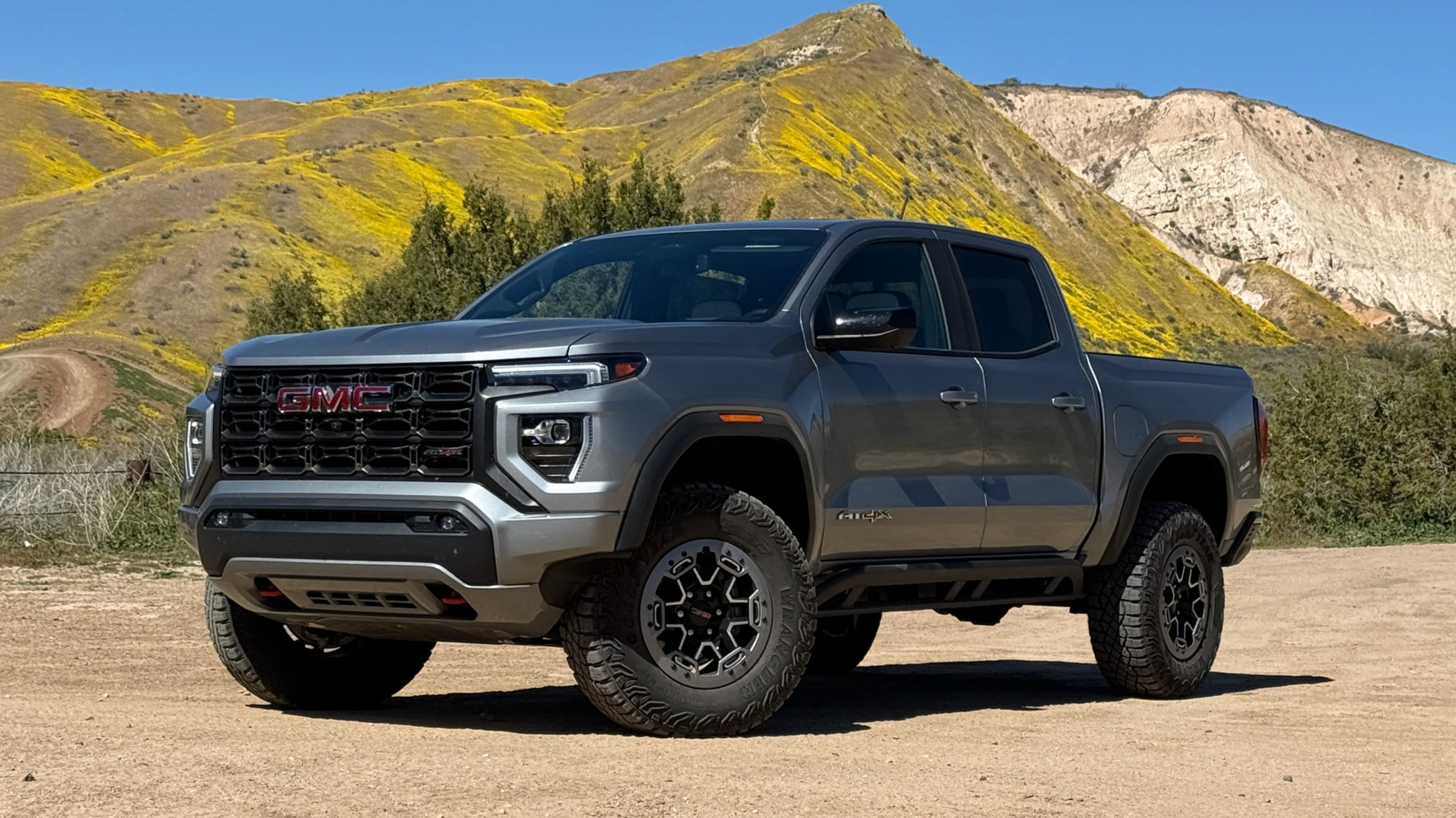 2026년 GMC Canyon AT4X는 오프로드 주행에 ​​대해 진지하게 생각합니다(그리고 그에 따라 가격도 책정됩니다)