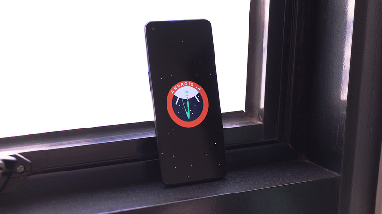 휴대전화에 탑재된 Android 14 이스터 에그