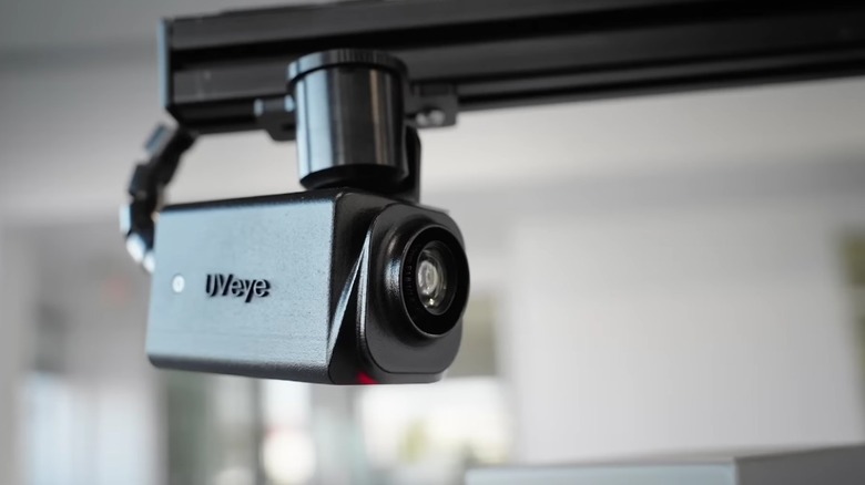 UVeye 차량 검사 시스템의 장착된 구성 요소입니다.