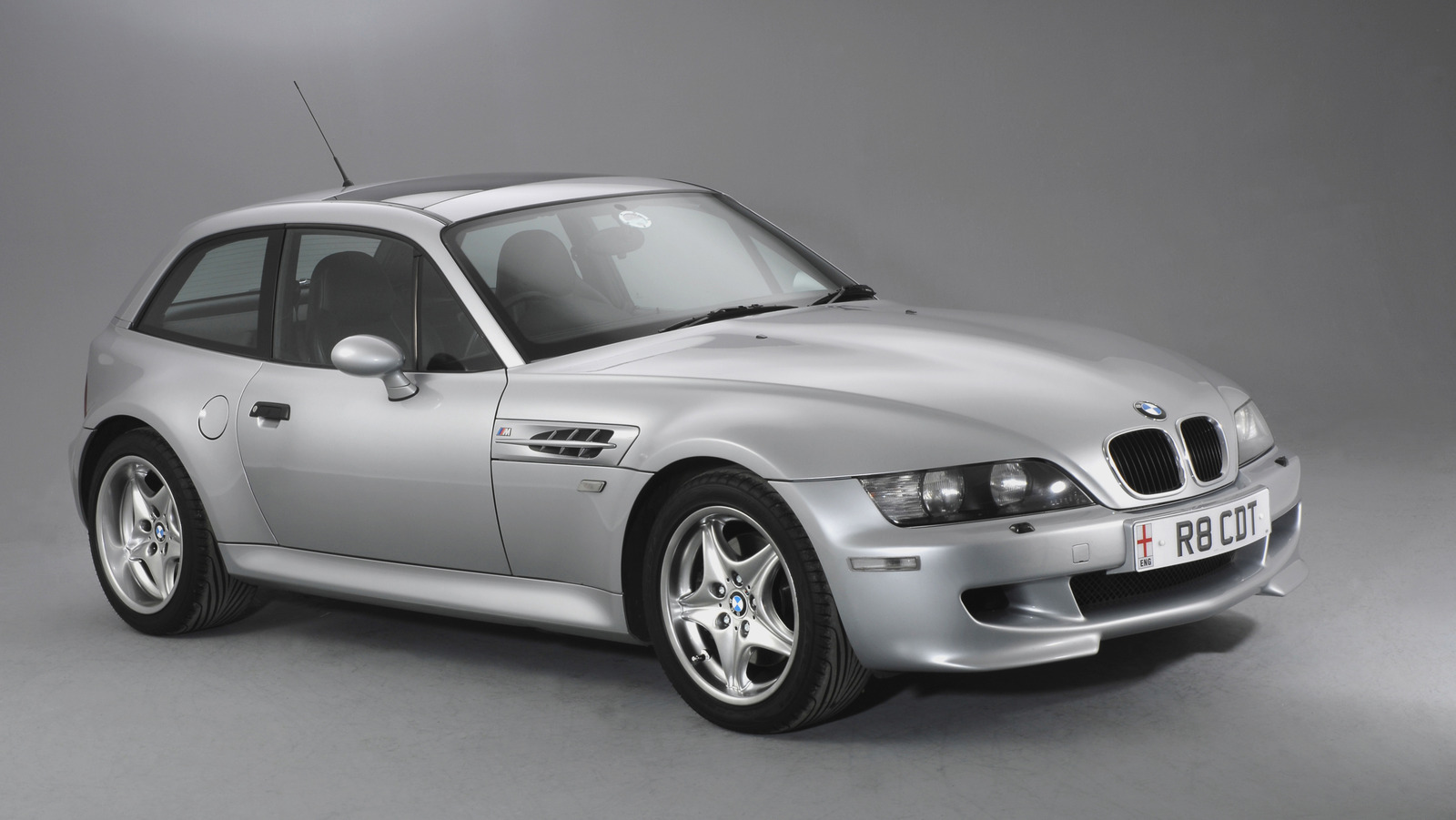 BMW Z3M은 어떻게 '광대 신발'이라는 별명을 얻었나요?