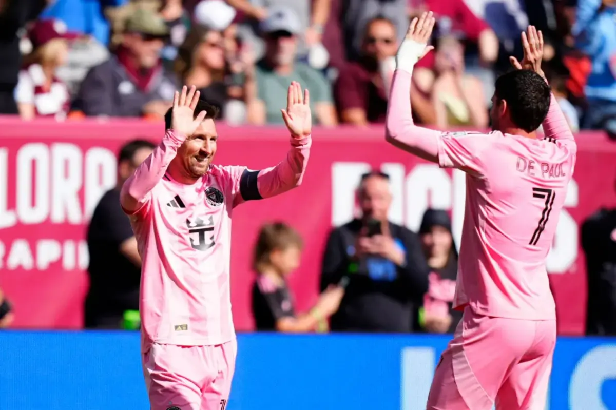 리오넬 메시(Lionel Messi)가 역대 MLS 관중 중 가장 큰 관중 앞에서 멋진 모습을 선보였습니다.