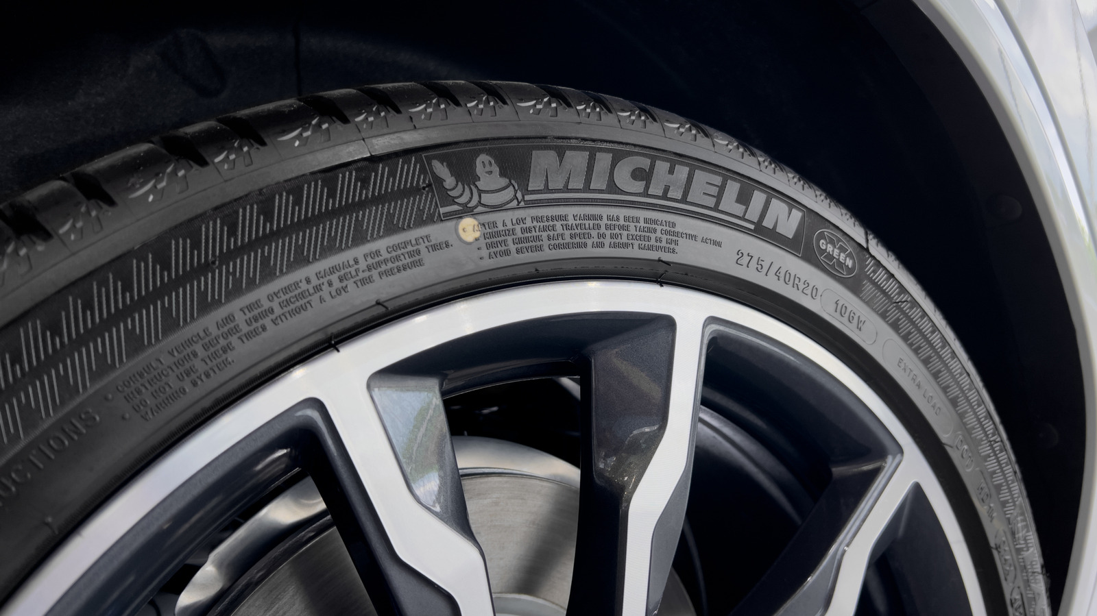 Michelin Latitude Tour HP 타이어가 좋은가요? 운전자들이 말하는 내용은 다음과 같습니다.