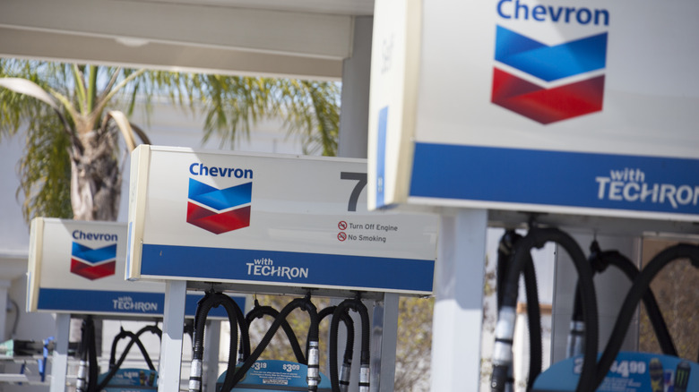 쉐브론 스테이션의 펌프.