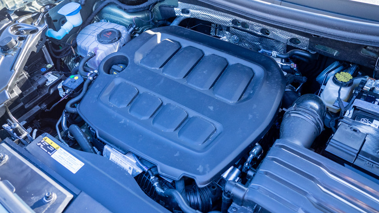 2026 폭스바겐 티구안 SEL R-라인 터보 엔진베이