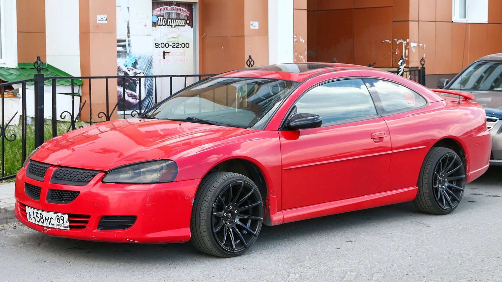 구식 Dodge Stratus R/T 쿠페는 생각보다 더 큰 팬 기반을 보유하고 있습니다.