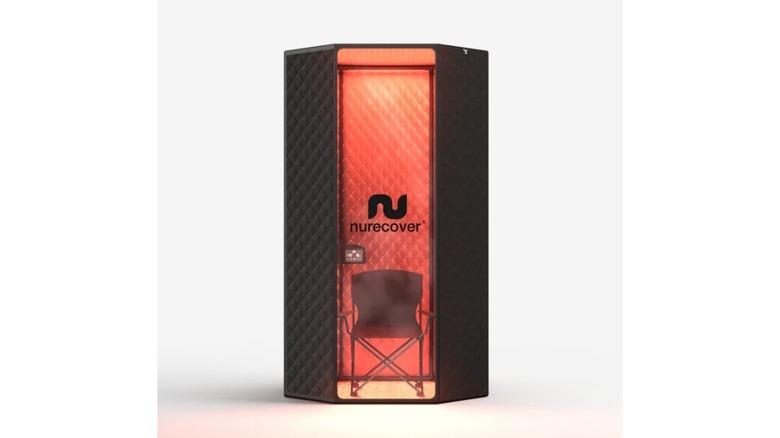 검정색 배경에 Nurecover 브랜딩이 있는 휴대용 스팀 사우나 칸막이