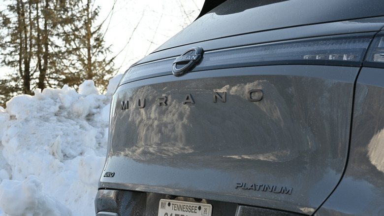 닛산 무라노 후면 해치 디테일