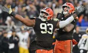 자이언츠는 덱스터 로렌스의 대체자를 찾기 위해 셸비 해리스(Shelby Harris)와 계약을 맺었습니다.