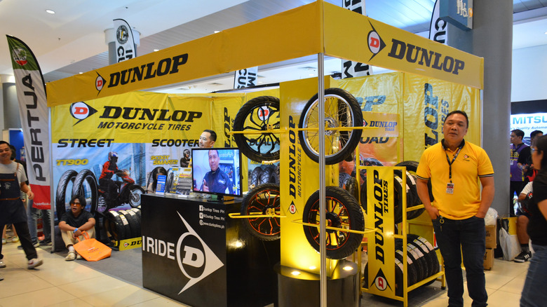 무역 박람회의 Dunlop 오토바이 스탠드