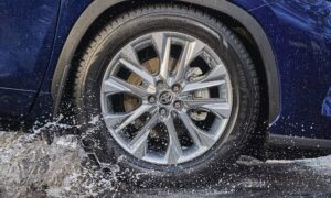 Michelin CrossClimate 2 대 Goodyear WeatherReady 2: 두 타이어를 어떻게 비교합니까?