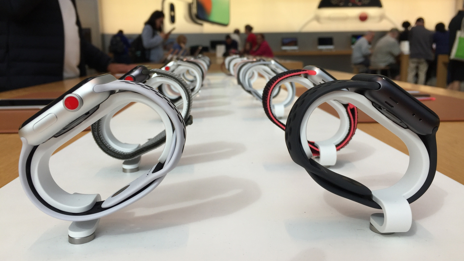 일부 Apple Watch에만 디지털 크라운에 빨간색 링이 있는 이유