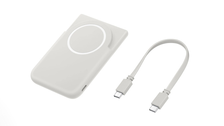 삼성 마그네틱 충전기와 USB 코드를 보여주는 사진