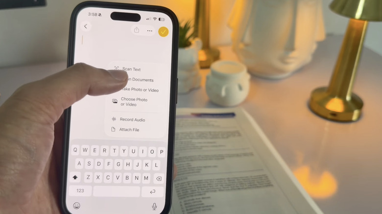 iPhone Notes로 스캔하는 사람