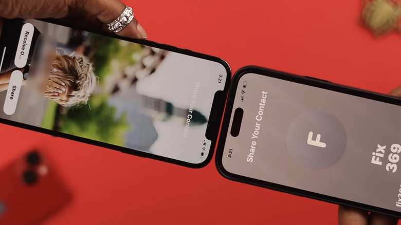 NameDrop 기능이 있는 iPhone 2대
