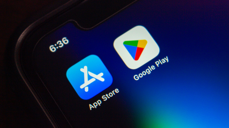 휴대폰 화면의 App Store 및 Pay Store