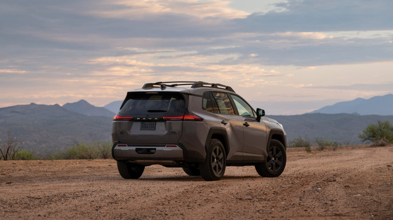 2026 Toyota RAV4의 리어 쿼터