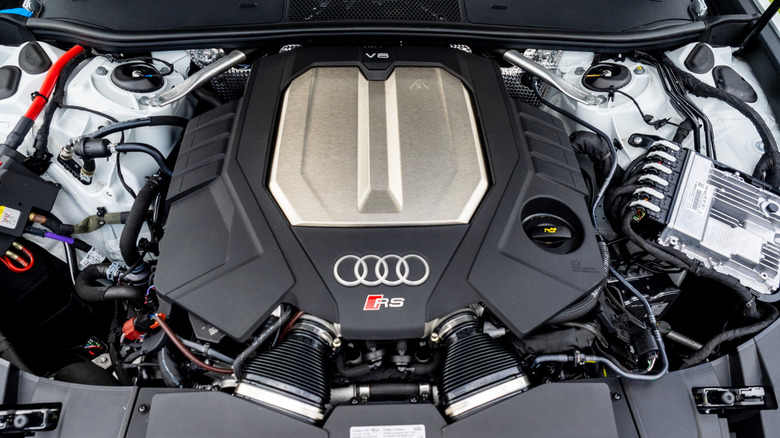 2026 아우디 RS 6 아반트 엔진베이
