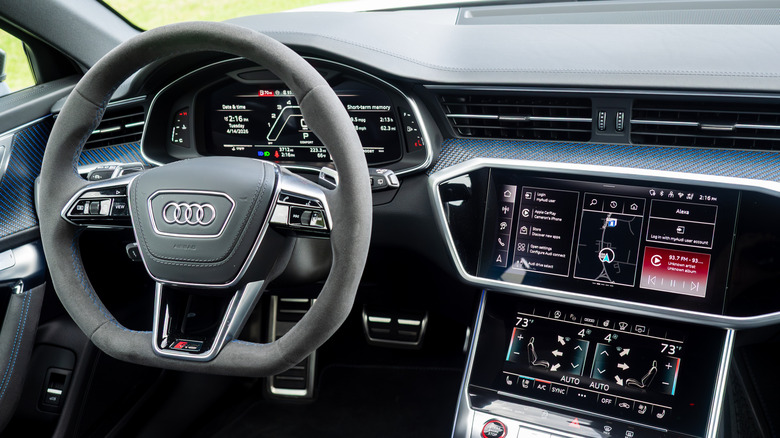 2026 Audi RS 6 Avant 스티어링, 대시보드 및 터치스크린