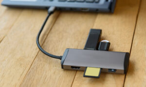 이 5개 장치를 USB 허브에 절대 연결하지 마세요