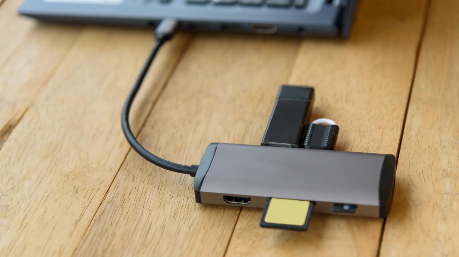이 5개 장치를 USB 허브에 절대 연결하지 마세요