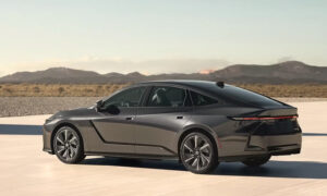 Lexus ES를 타고 장거리 여행이 훨씬 쉬워질 예정입니다.