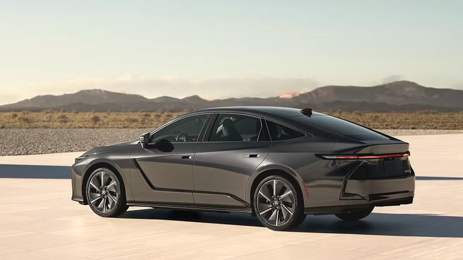 Lexus ES를 타고 장거리 여행이 훨씬 쉬워질 예정입니다.