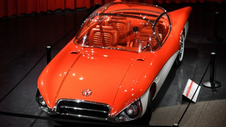 전시된 Buick Centurion XP-301 컨셉의 탑다운 뷰