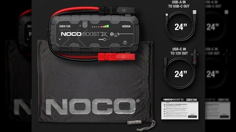 케이스 및 케이블 2개와 함께 Noco 점프 스타터 장치.