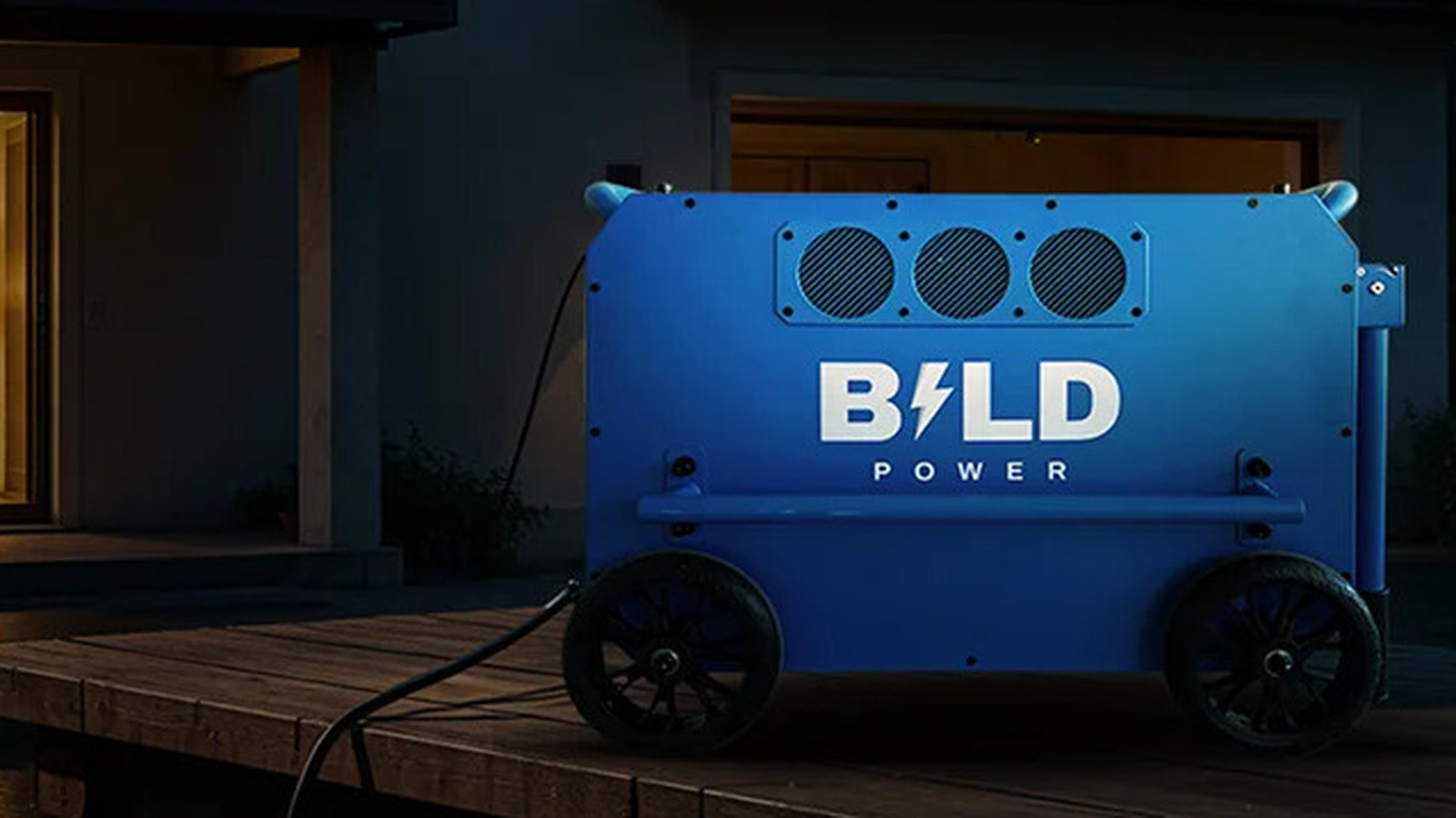10대, 허리케인 피해를 입은 집에 전력 공급을 위해 Tesla Powerwall 라이벌 만들기