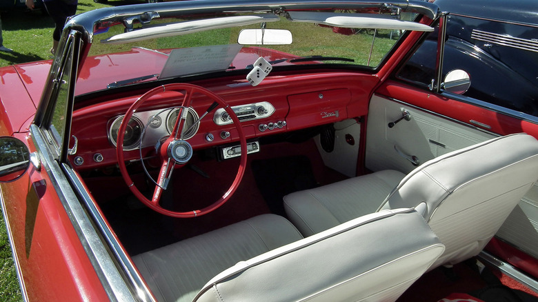 1962년형 Chevy II Nova 400 컨버터블의 내부 공간