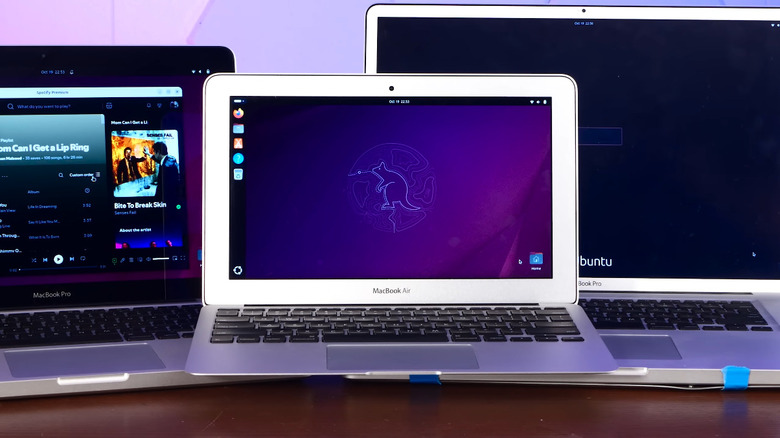 Ubuntu를 실행하는 세 개의 오래된 MacBook